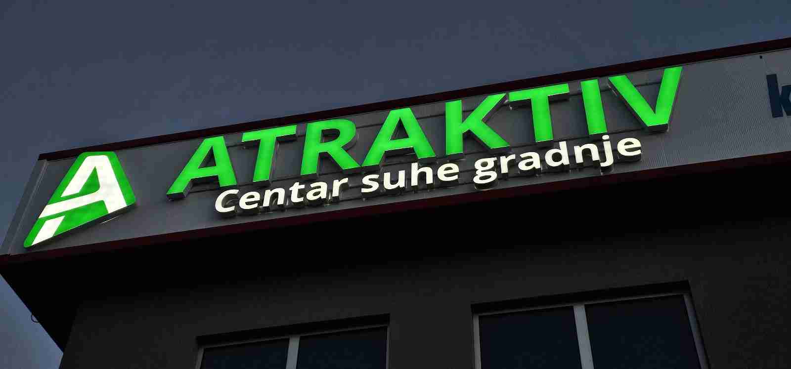 Visual Art Sarajevo Alubond svjetleće reklame - Alubond reklame su elegantna i izdržljiva rešenja za eksterijerne i enterijerne oznake. Ovaj materijal kombinuje laganu konstrukciju sa vrhunskom estetikom, idealno za dugotrajne i atraktivne reklamne panele.