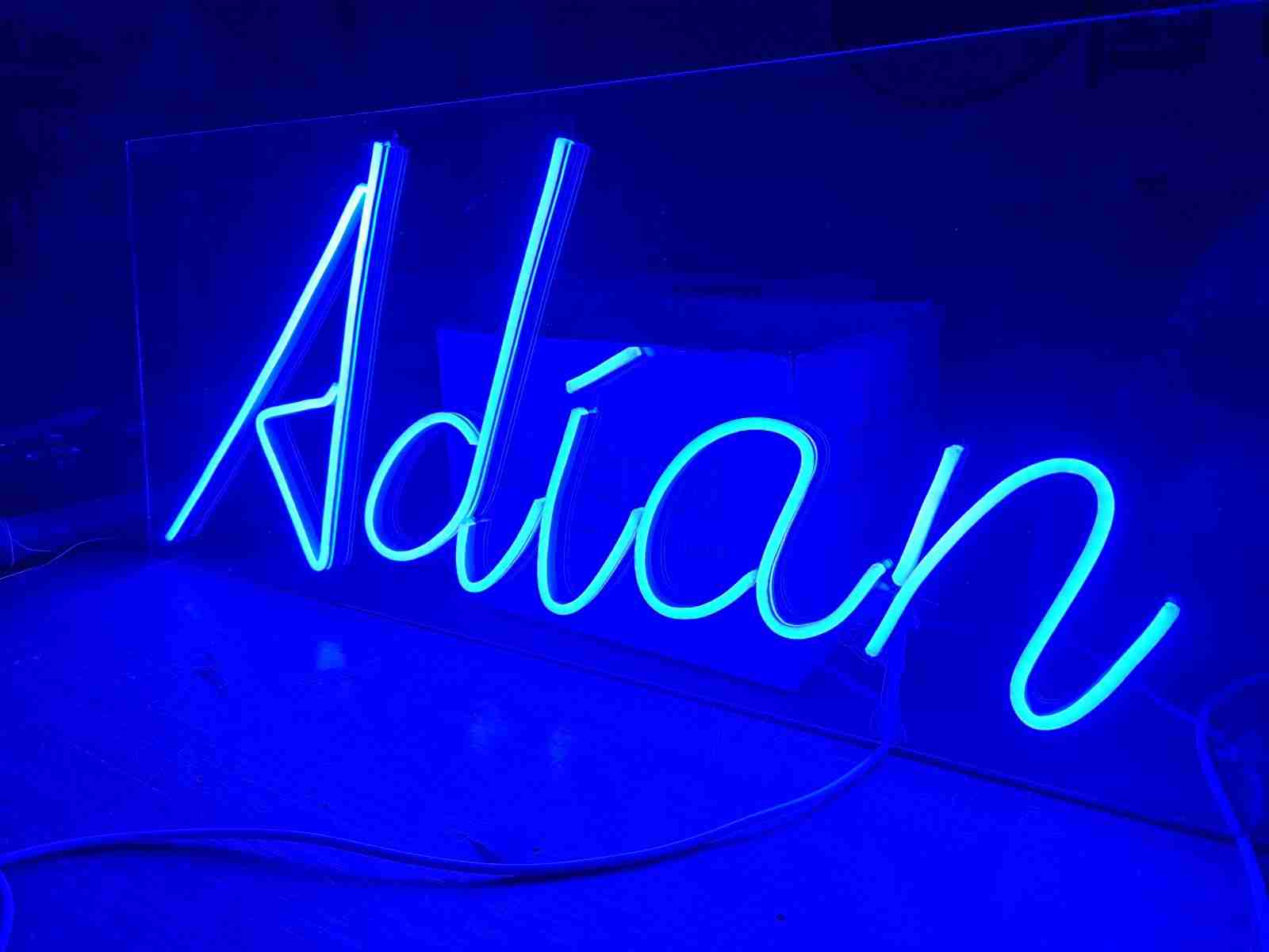 Visual Art Sarajevo LED Neon - LED neon reklame donose nostalgični šarm neona u modernom izdanju. Ekološki su prihvatljive i energetski efikasne, idealne za privlačenje pažnje.