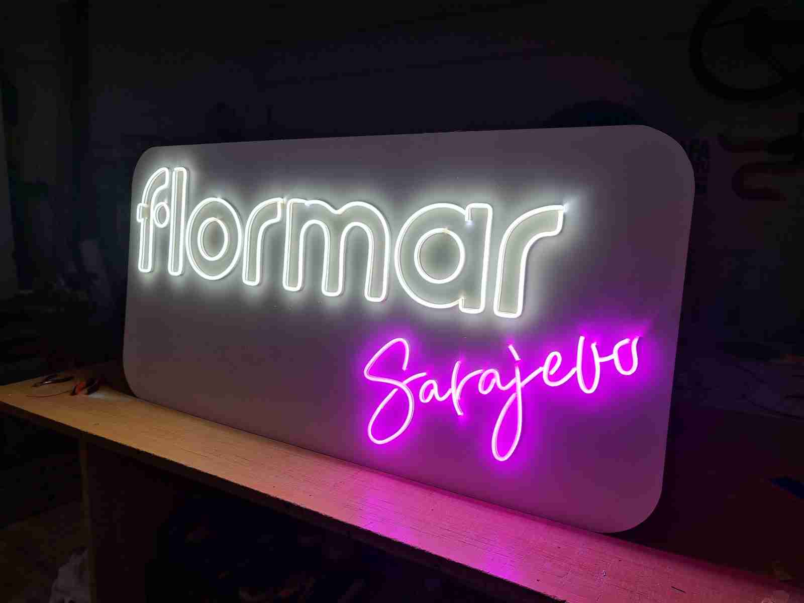 Visual Art Sarajevo LED Neon - LED neon reklame donose nostalgični šarm neona u modernom izdanju. Ekološki su prihvatljive i energetski efikasne, idealne za privlačenje pažnje.