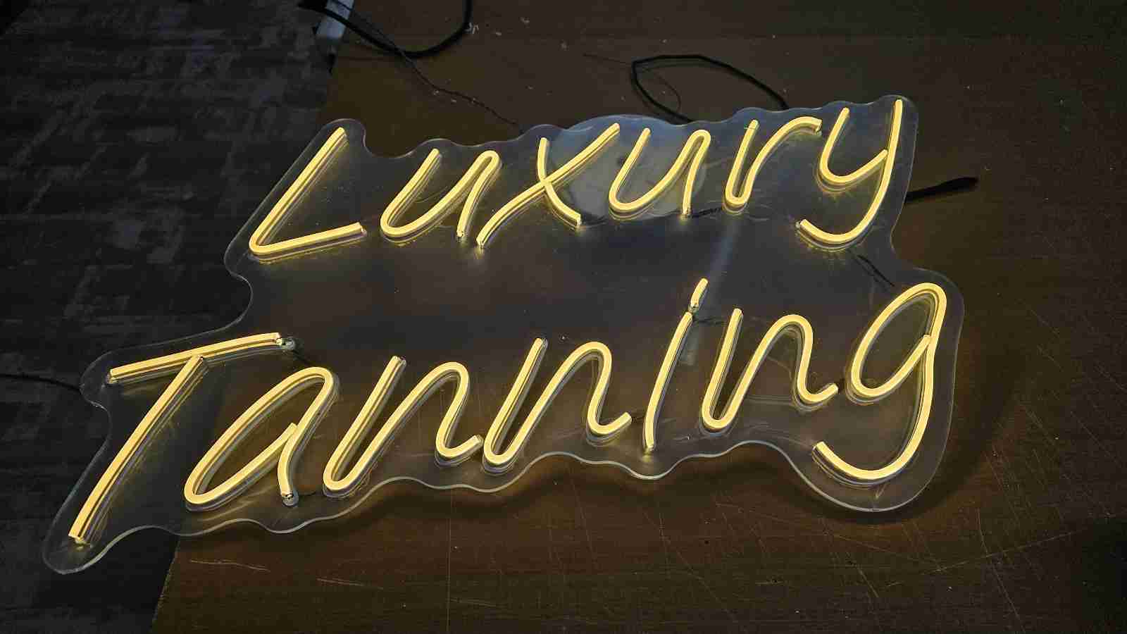Visual Art Sarajevo LED Neon - LED neon reklame donose nostalgični šarm neona u modernom izdanju. Ekološki su prihvatljive i energetski efikasne, idealne za privlačenje pažnje.