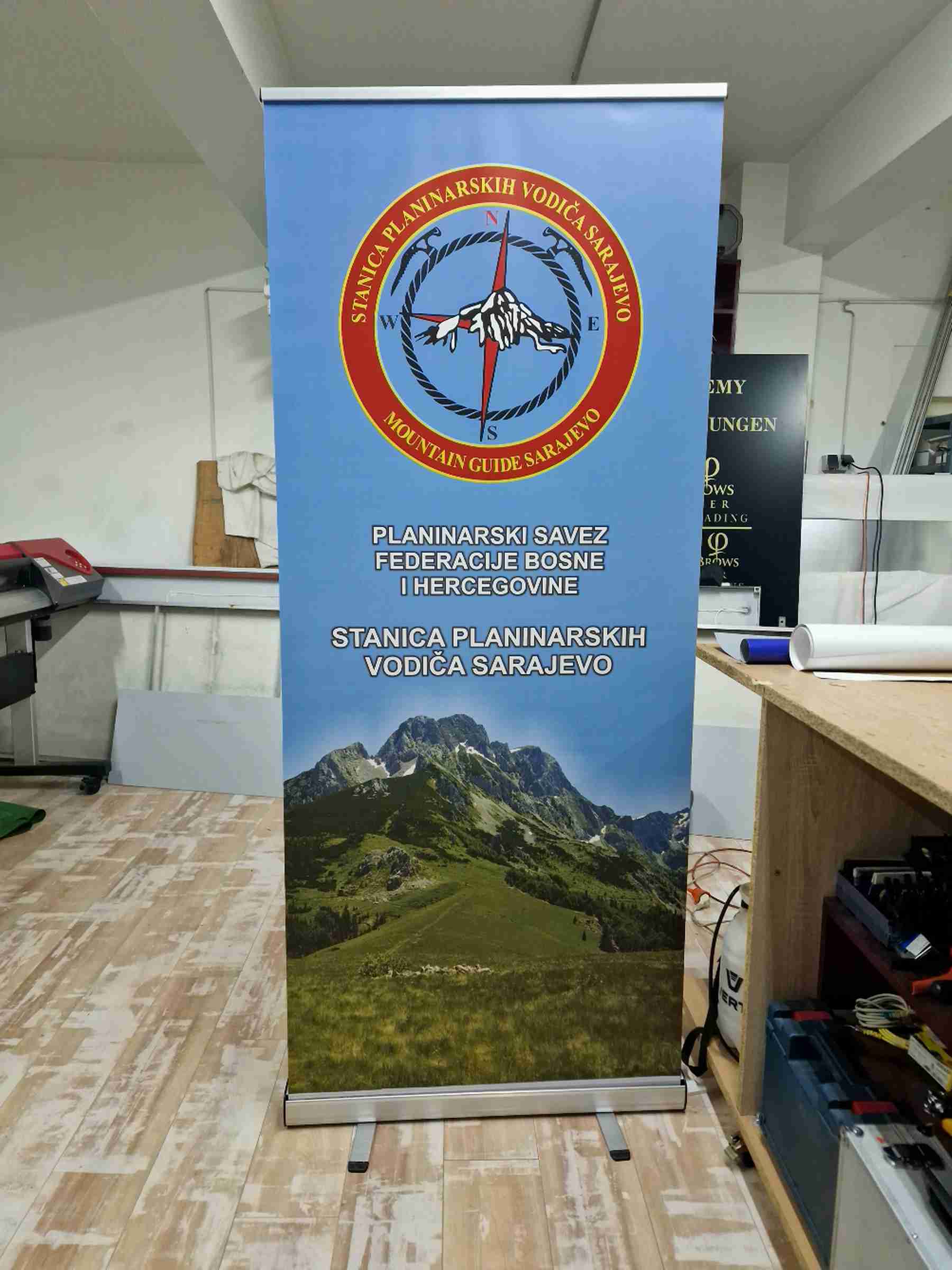 Visual Art Sarajevo Print Velikog Formata - Print velikog formata omogućava visokokvalitetnu štampu na različitim podlogama. Idealan je za bilborde, banere, izloge i ostale reklamne materijale velikih dimenzija.