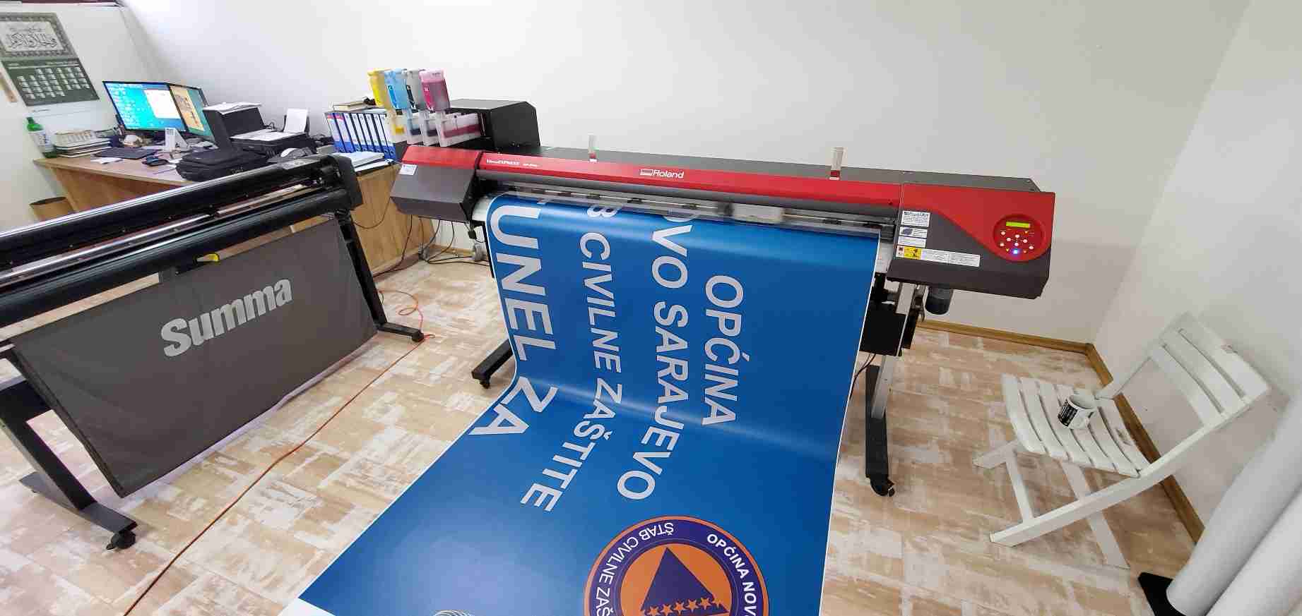 Visual Art Sarajevo Print Velikog Formata - Print velikog formata omogućava visokokvalitetnu štampu na različitim podlogama. Idealan je za bilborde, banere, izloge i ostale reklamne materijale velikih dimenzija.