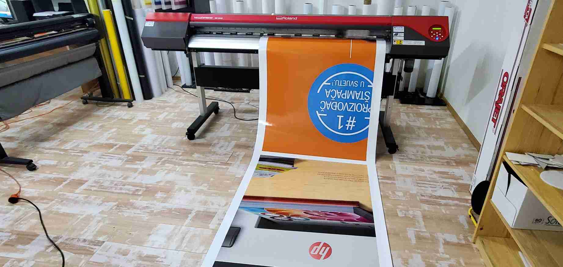Visual Art Sarajevo Print Velikog Formata - Print velikog formata omogućava visokokvalitetnu štampu na različitim podlogama. Idealan je za bilborde, banere, izloge i ostale reklamne materijale velikih dimenzija.