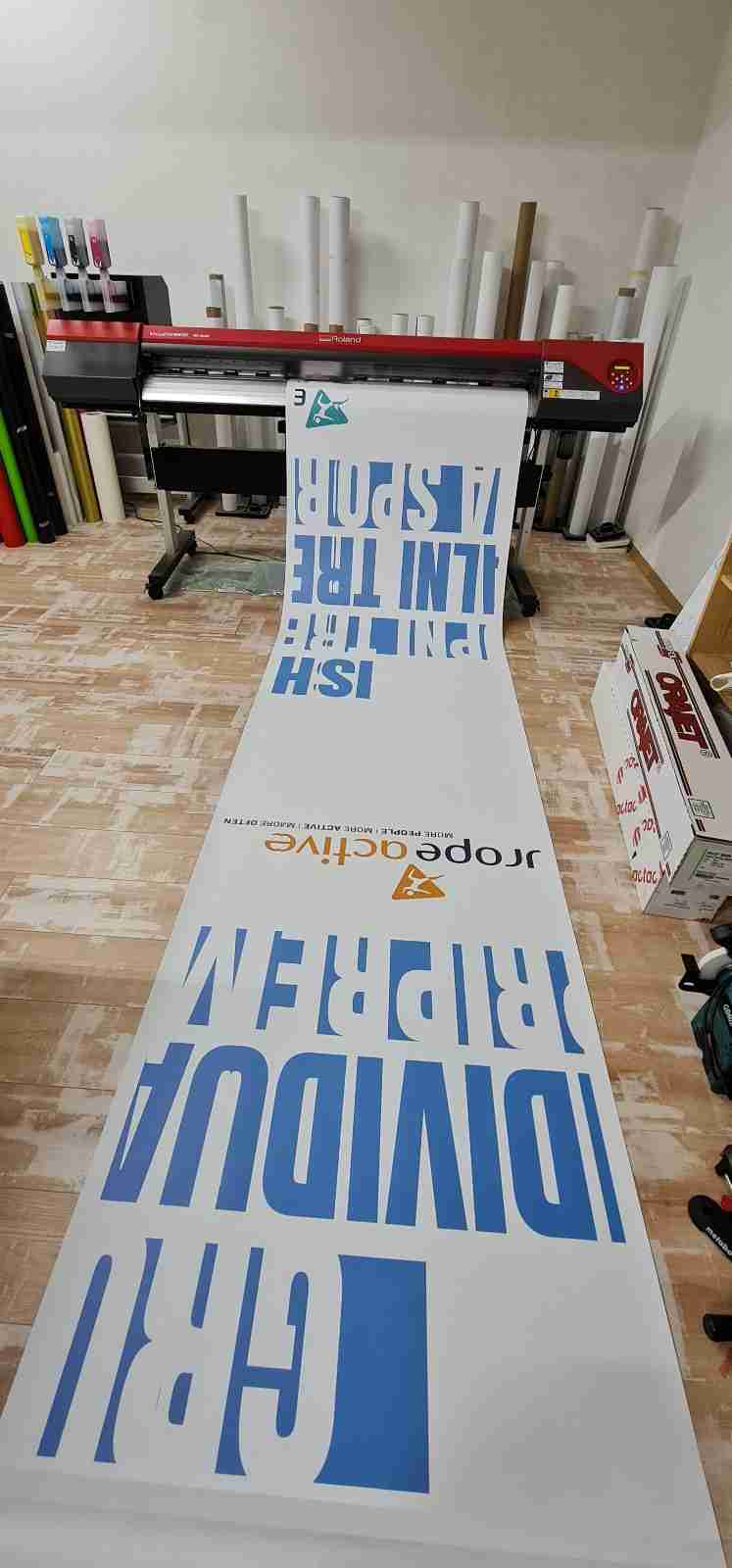 Visual Art Sarajevo Print Velikog Formata - Print velikog formata omogućava visokokvalitetnu štampu na različitim podlogama. Idealan je za bilborde, banere, izloge i ostale reklamne materijale velikih dimenzija.