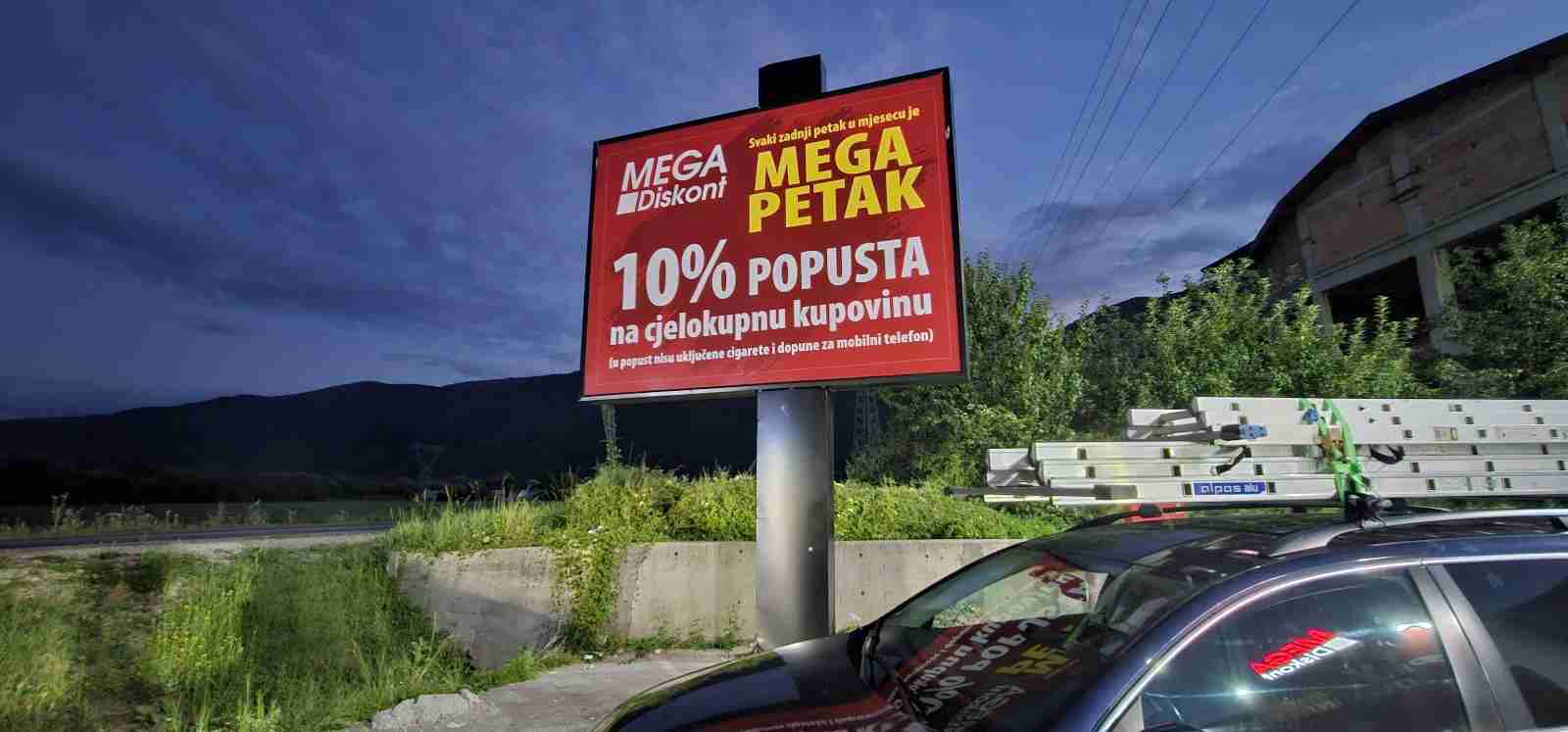 Visual Art Sarajevo Print Velikog Formata - Print velikog formata omogućava visokokvalitetnu štampu na različitim podlogama. Idealan je za bilborde, banere, izloge i ostale reklamne materijale velikih dimenzija.