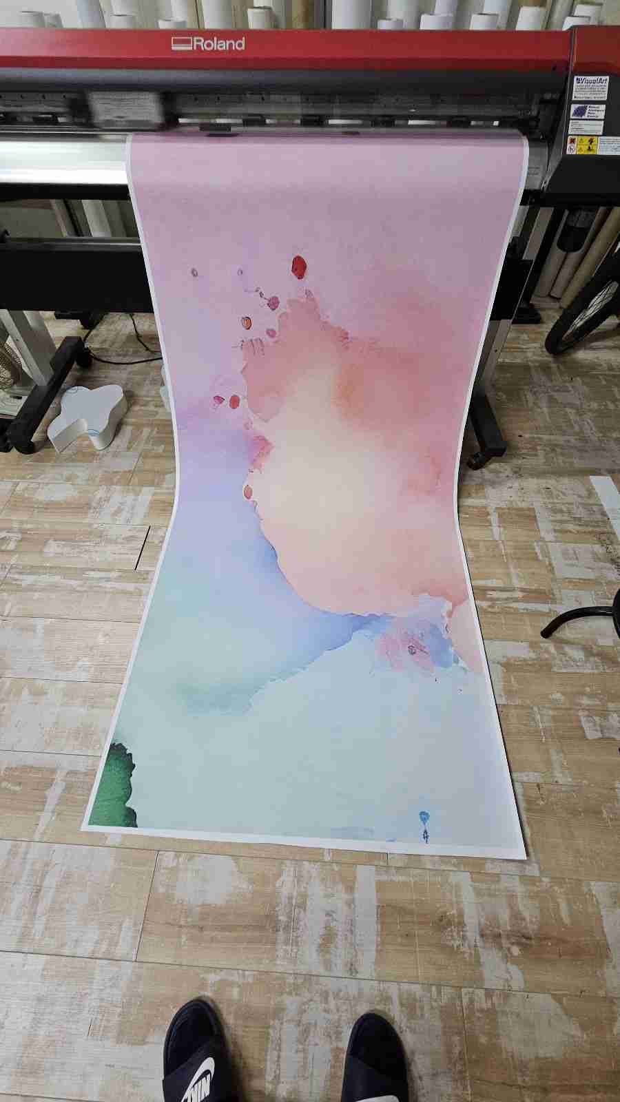 Visual Art Sarajevo Print Velikog Formata - Print velikog formata omogućava visokokvalitetnu štampu na različitim podlogama. Idealan je za bilborde, banere, izloge i ostale reklamne materijale velikih dimenzija.