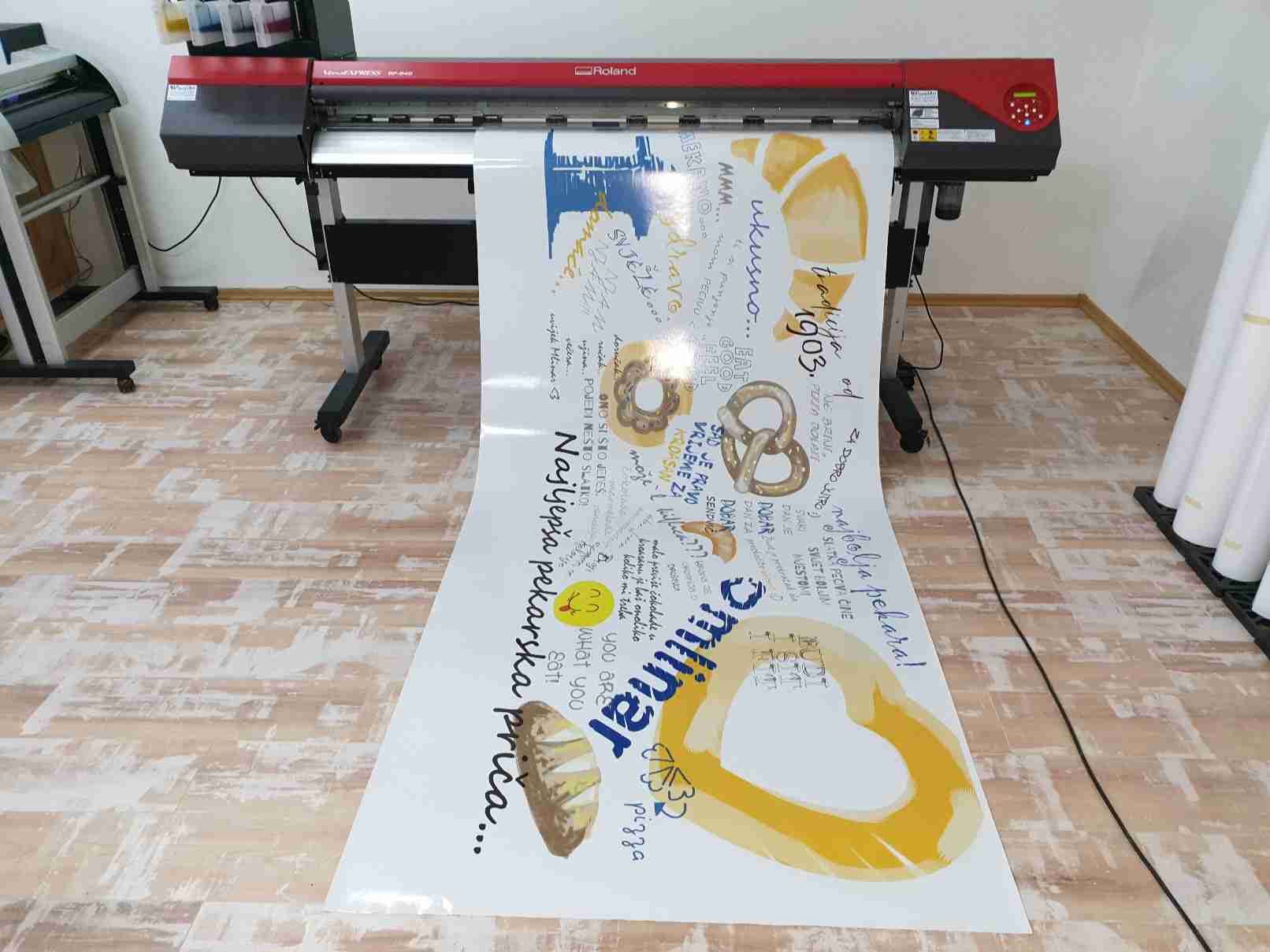 Visual Art Sarajevo Print Velikog Formata - Print velikog formata omogućava visokokvalitetnu štampu na različitim podlogama. Idealan je za bilborde, banere, izloge i ostale reklamne materijale velikih dimenzija.