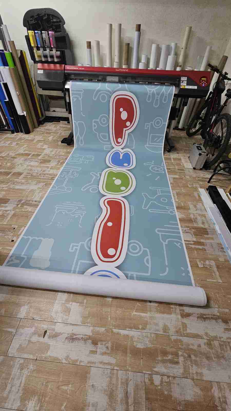 Visual Art Sarajevo Print Velikog Formata - Print velikog formata omogućava visokokvalitetnu štampu na različitim podlogama. Idealan je za bilborde, banere, izloge i ostale reklamne materijale velikih dimenzija.