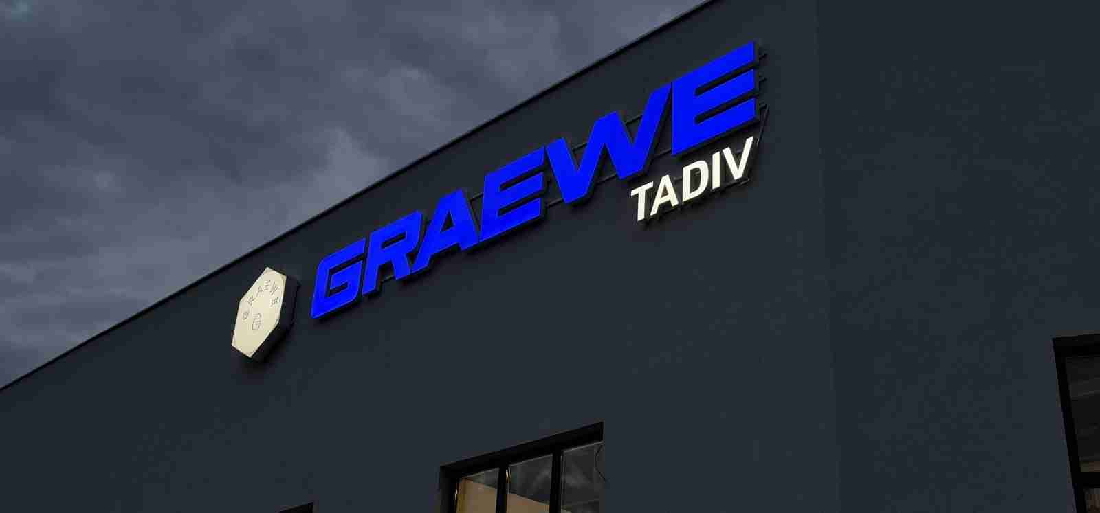 Visual Art Sarajevo 3D Svjetleće Reklame Bez Podloge - 3D svjetleće reklame bez podloge pružaju sofisticiran i moderan izgled. Uz čist dizajn i snažno LED osvjetljenje, ove reklame ostavljaju snažan vizualni utisak.