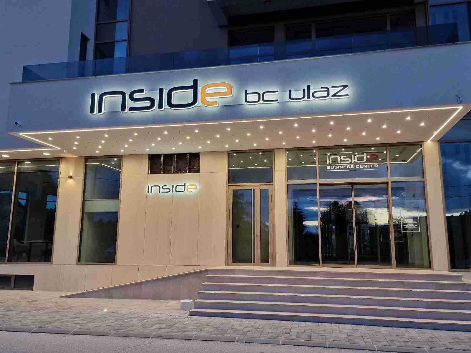 Visual Art Sarajevo 3D Svjetleće Reklame Bez Podloge - 3D svjetleće reklame bez podloge pružaju sofisticiran i moderan izgled. Uz čist dizajn i snažno LED osvjetljenje, ove reklame ostavljaju snažan vizualni utisak.
