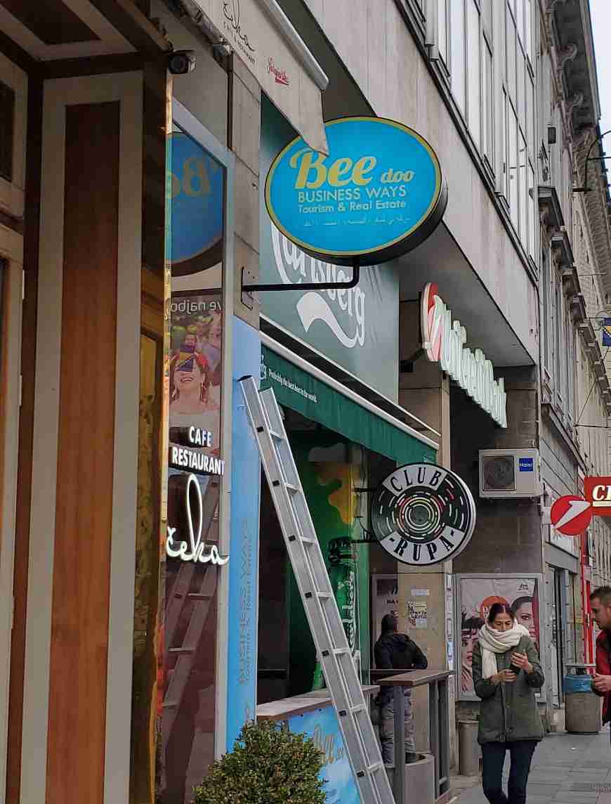 Visual Art Sarajevo Svjetleći LED boxovi - Svjetleći LED boxovi nude ravnomjerno osvjetljenje i odličnu vidljivost u svim uslovima. Praktični su za brendiranje poslovnih prostora, izloga i događaja.