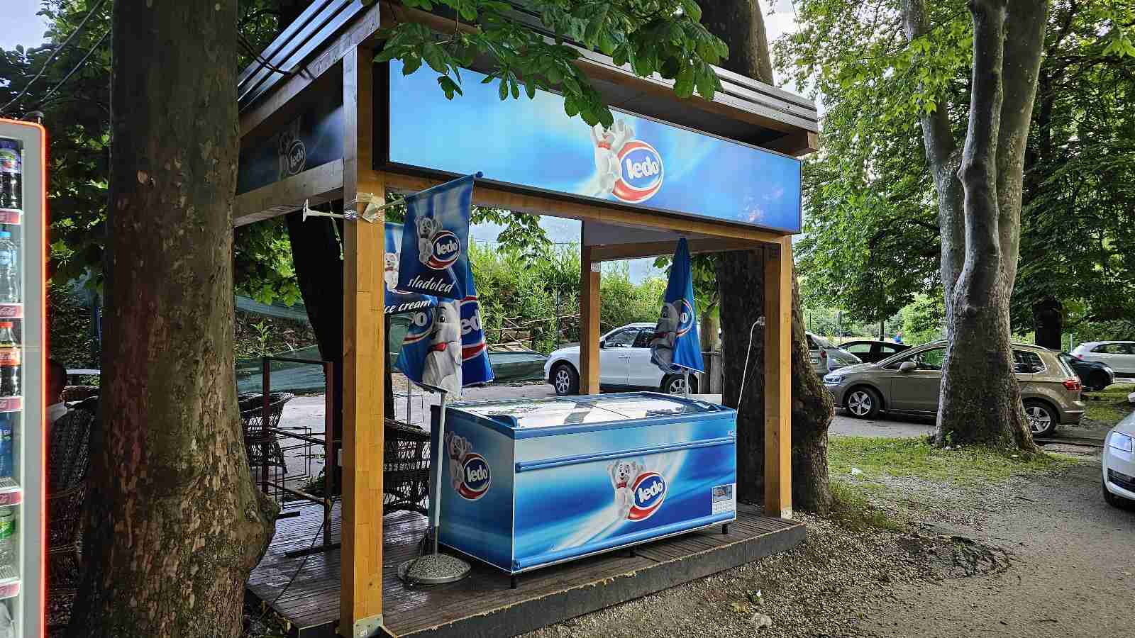 Visual Art Sarajevo Svjetleći LED boxovi - Svjetleći LED boxovi nude ravnomjerno osvjetljenje i odličnu vidljivost u svim uslovima. Praktični su za brendiranje poslovnih prostora, izloga i događaja.