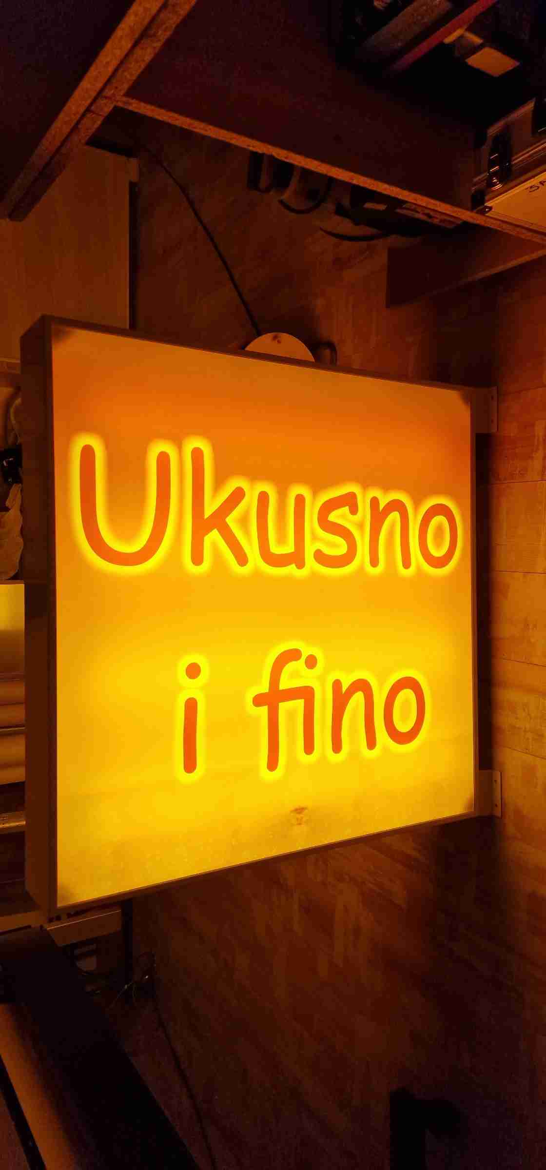 Visual Art Sarajevo Svjetleći LED boxovi - Svjetleći LED boxovi nude ravnomjerno osvjetljenje i odličnu vidljivost u svim uslovima. Praktični su za brendiranje poslovnih prostora, izloga i događaja.